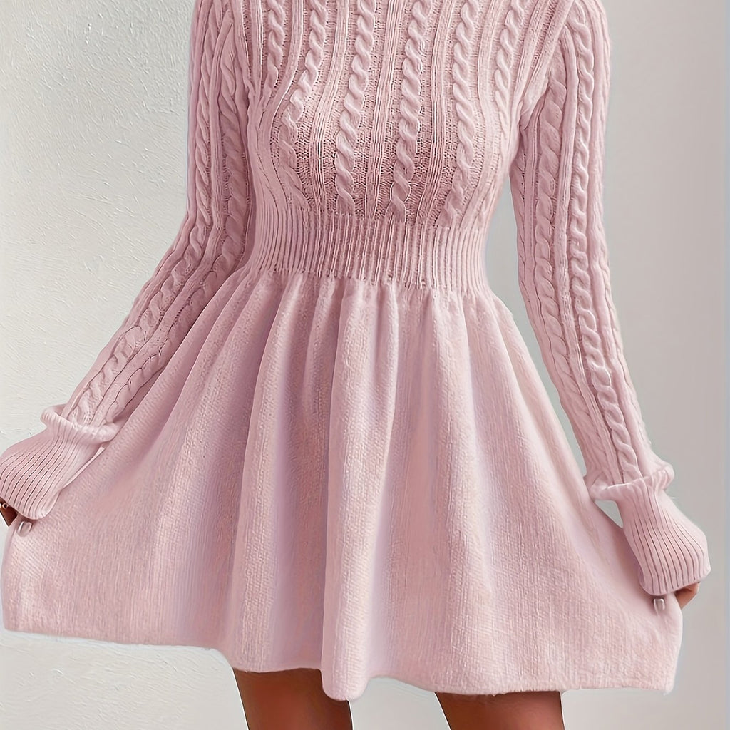 Damenkleid mit Zopfmuster, Rollkragen sowie figurbetontem Oberteil und ausgestelltem Rock