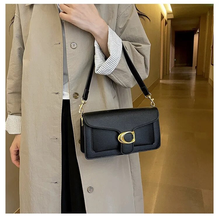Struktureret crossbody-taske med klap til kvinder