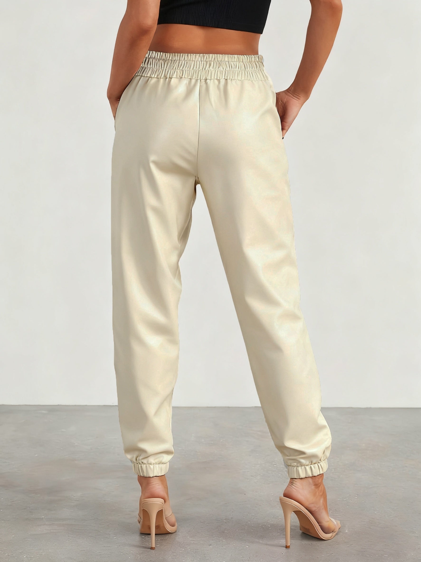 Pantalones jogger elegantes de cuero sintético para mujer