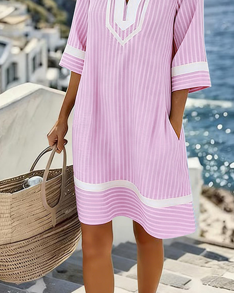Vestito a tunica da donna a righe con scollo a V