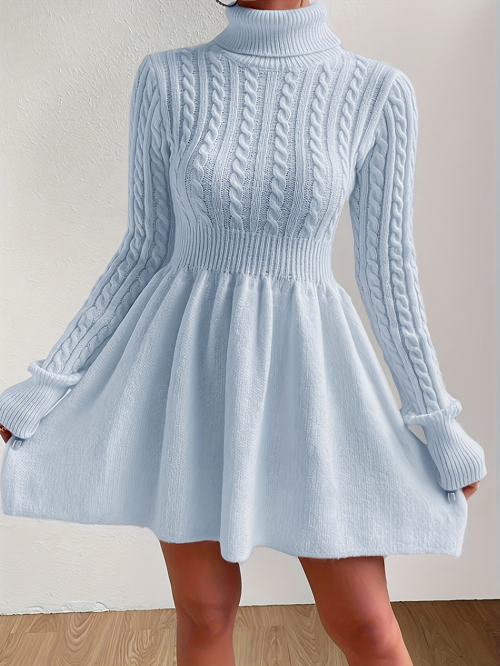 Damenkleid mit Zopfmuster, Rollkragen sowie figurbetontem Oberteil und ausgestelltem Rock