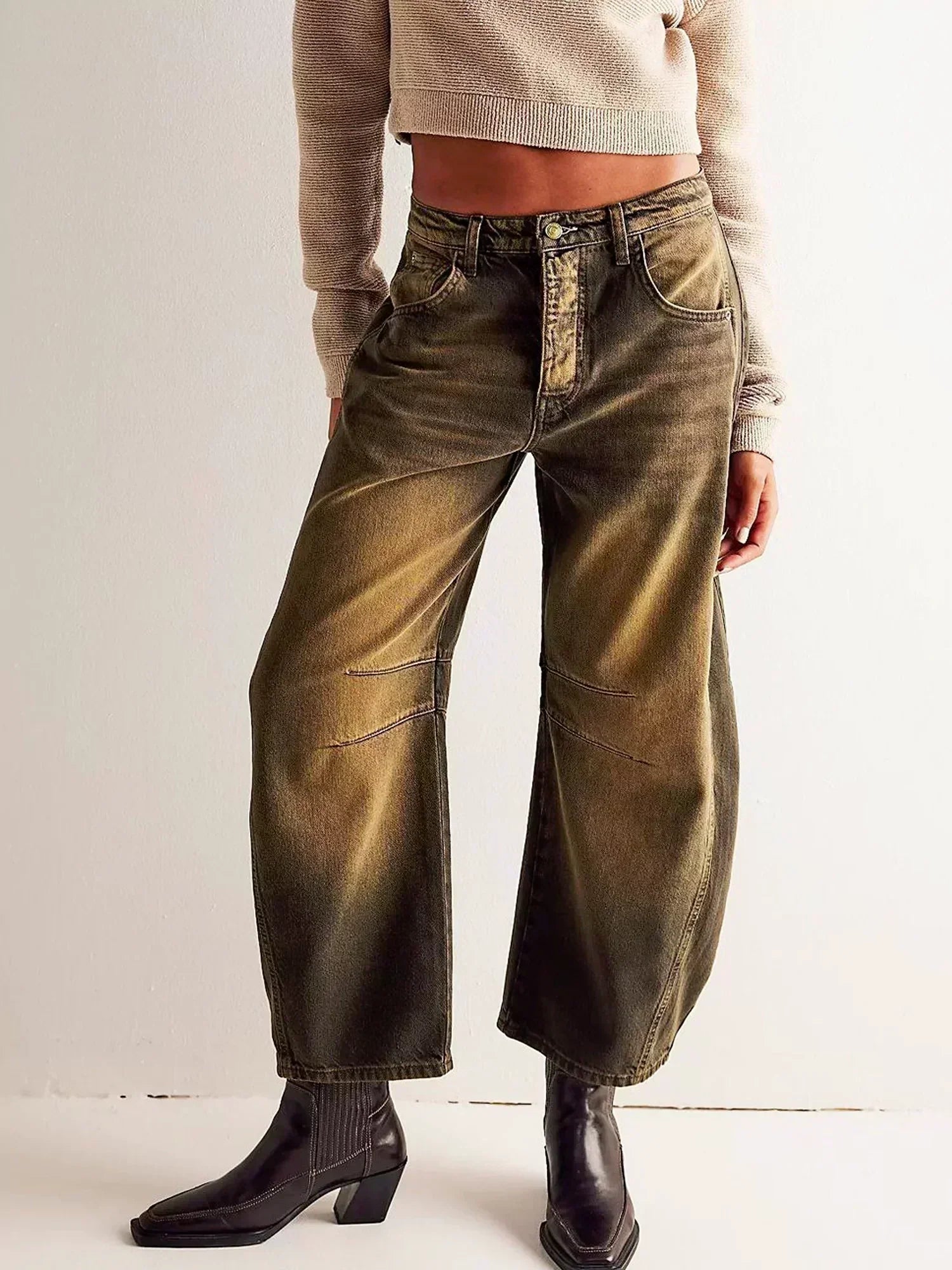 Damenjeans mit Barrel-Leg-Schnitt