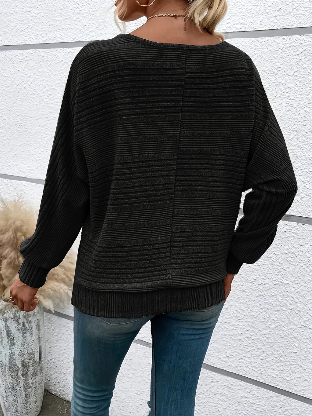 Ribstrikket pullover til kvinder med kvart lynlås
