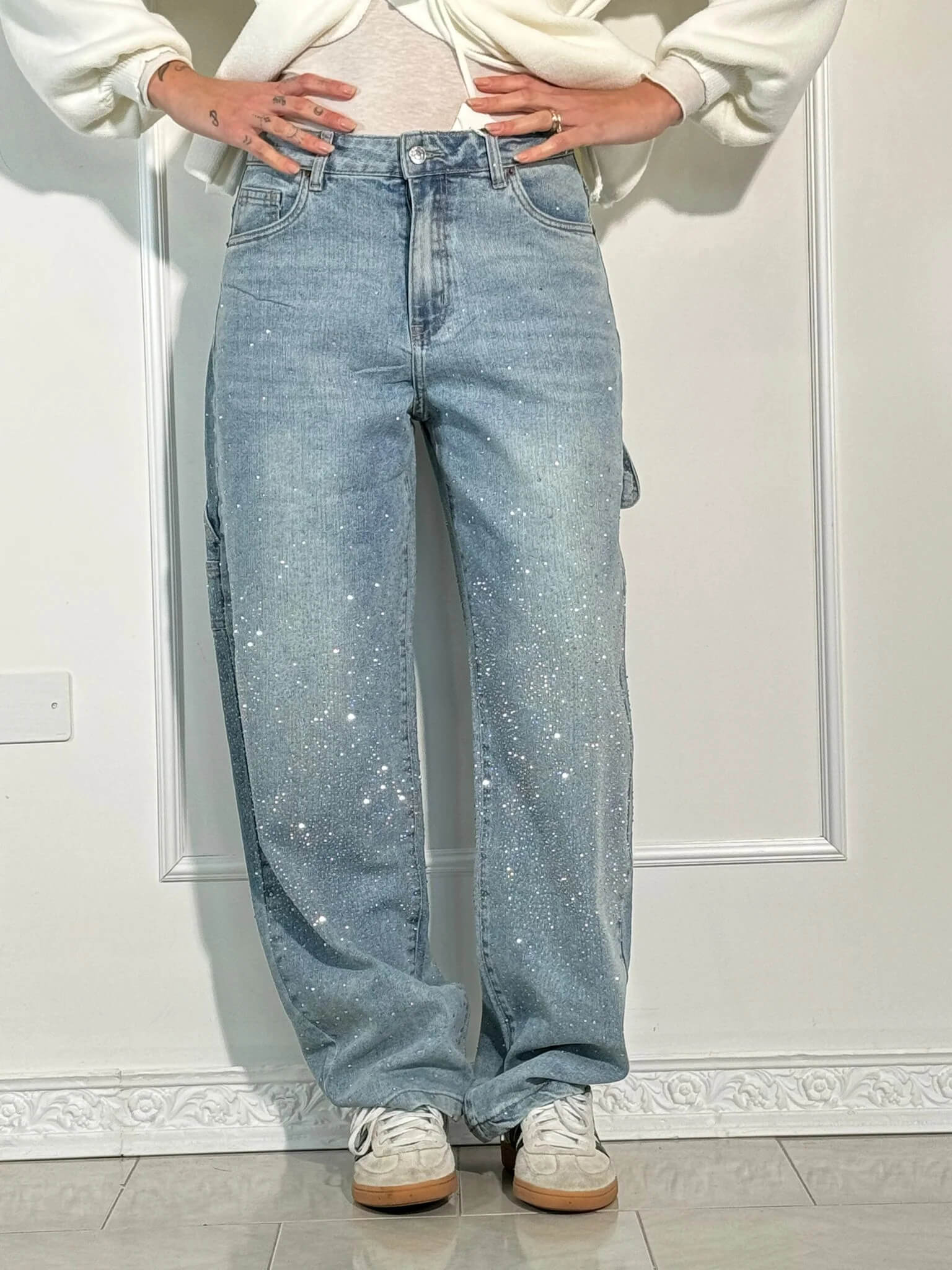 Damen-Jeans mit hohem Bund, geradem Bein und funkelnden Strasssteinen, komplett verziert