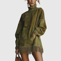 Pullover da donna a collo alto con orlo sfrangiato