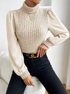 Damen-Rollkragenpullover aus Rippstrick mit kontrastierenden Ärmeln