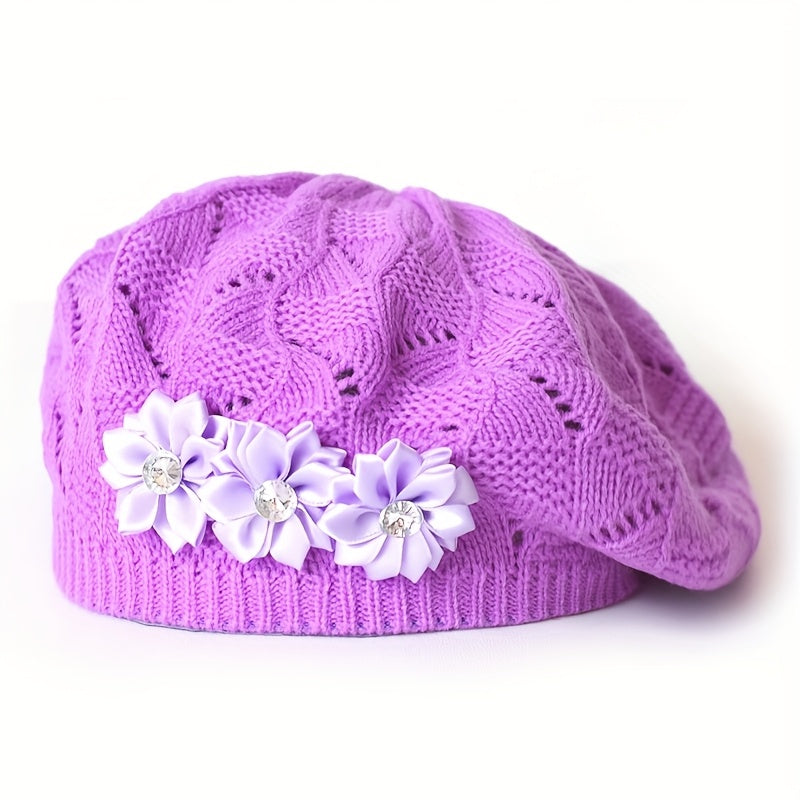 Damen-Strickbarett mit Blumenverzierung