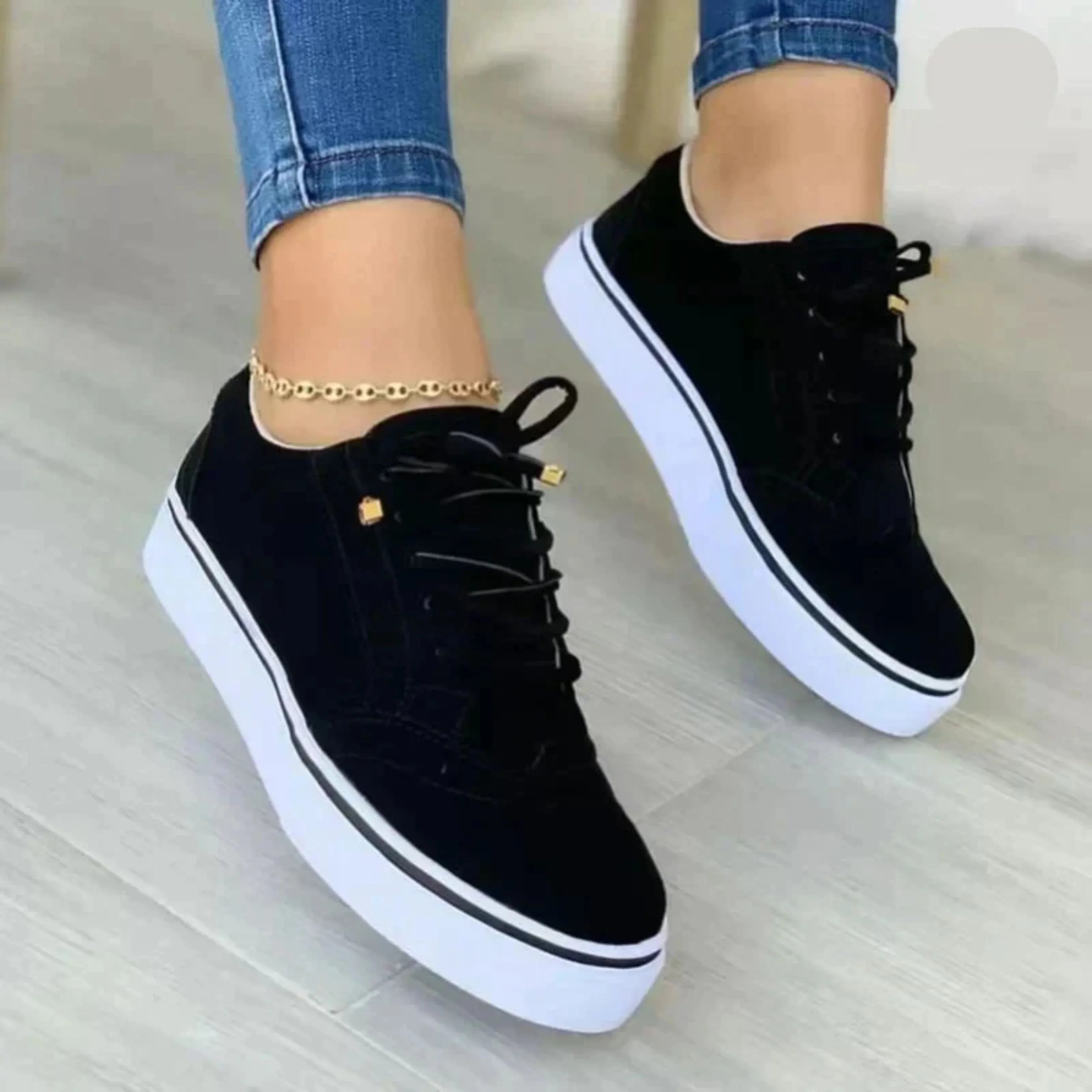 Women's Casual Sneakers with Cushioned Sole and Minimalist Low Top Design