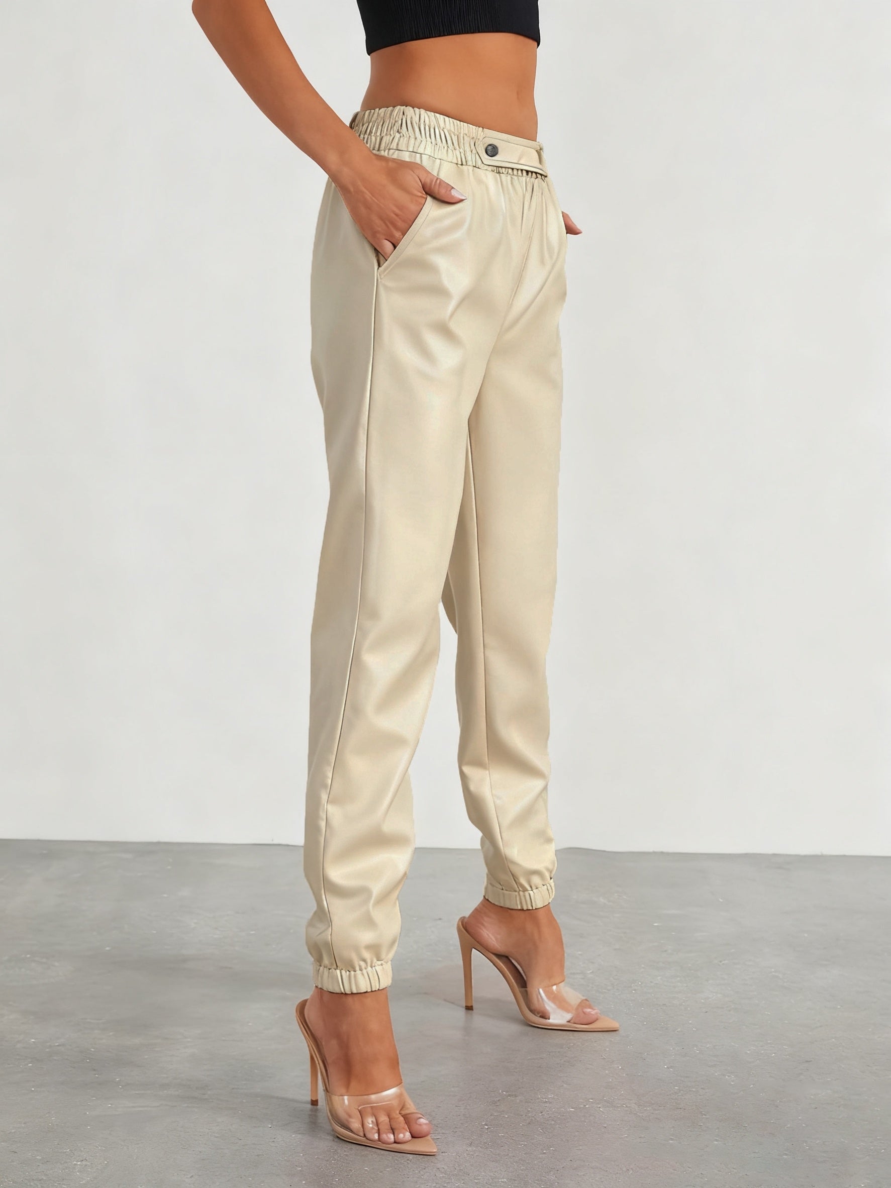 Pantalones jogger elegantes de cuero sintético para mujer