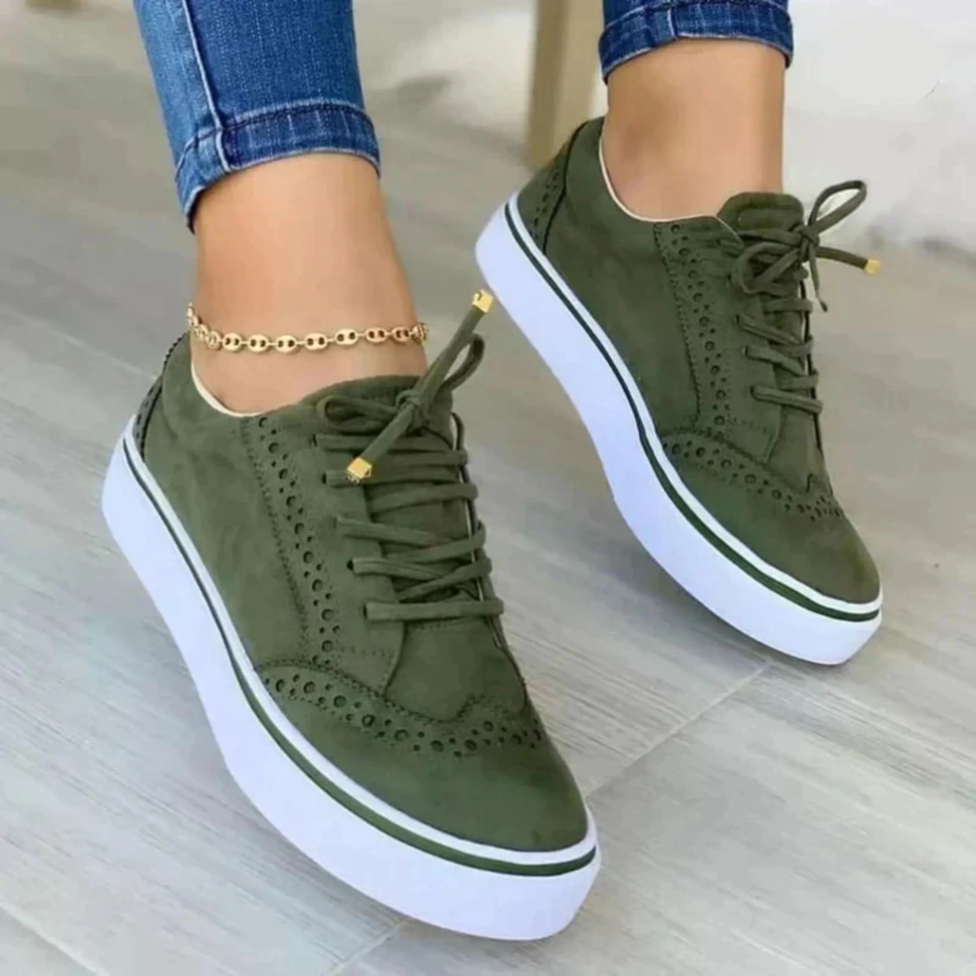 Women's Casual Sneakers with Cushioned Sole and Minimalist Low Top Design