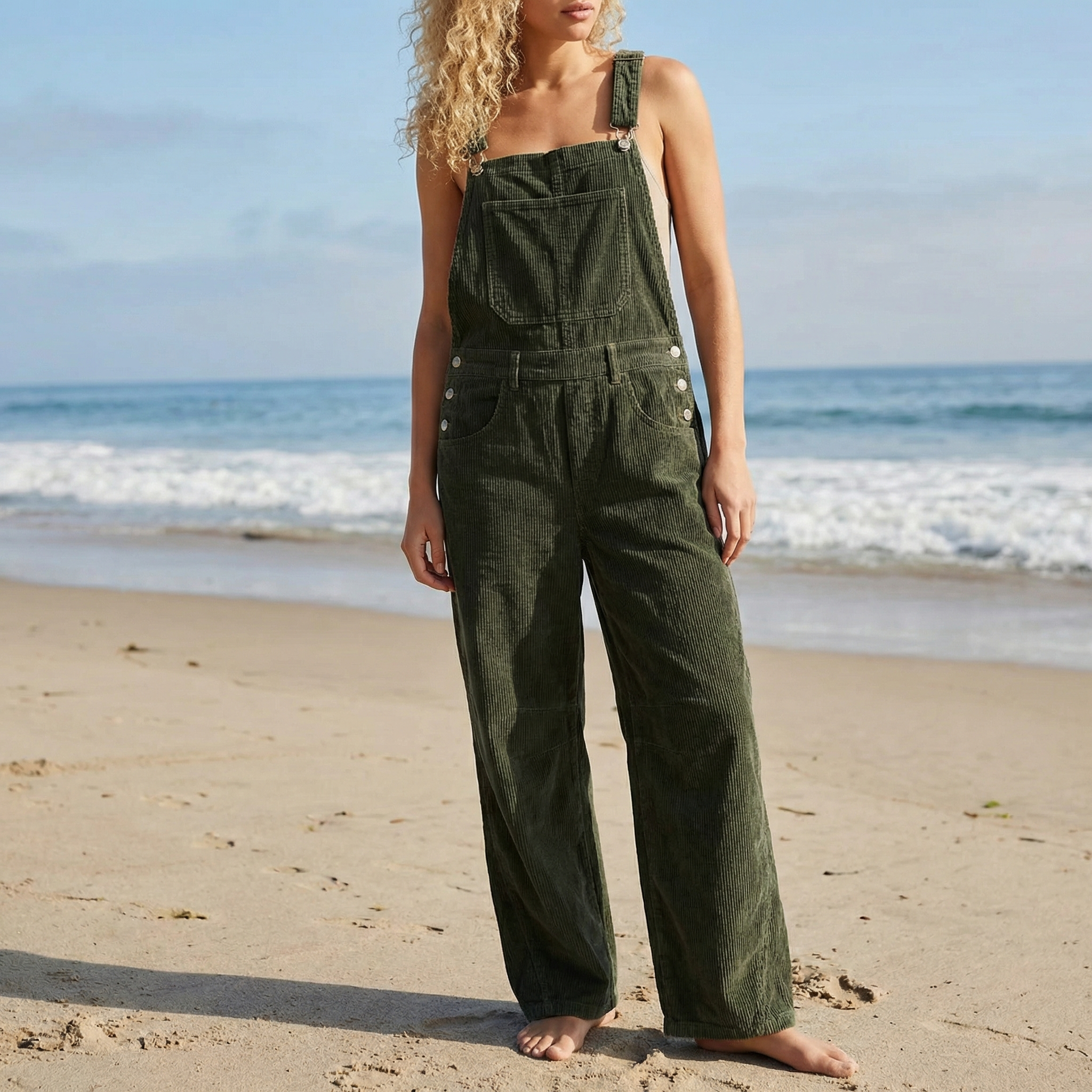 Damen-Latzhose aus Cord mit weitem Bein