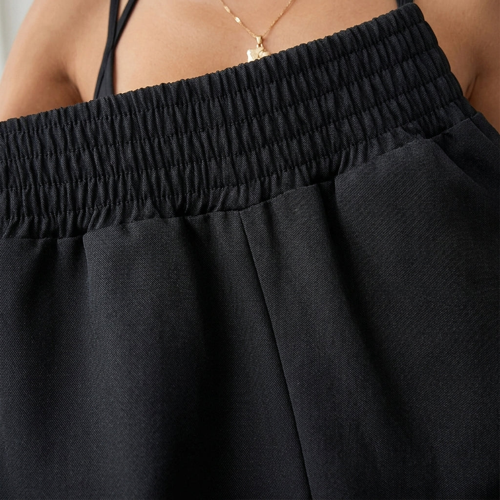 Damen-Jumpsuit mit Trägern und weitem Bein
