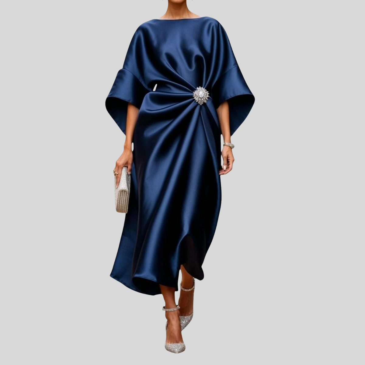 Abito midi da donna in raso con drappeggio e spilla decorativa