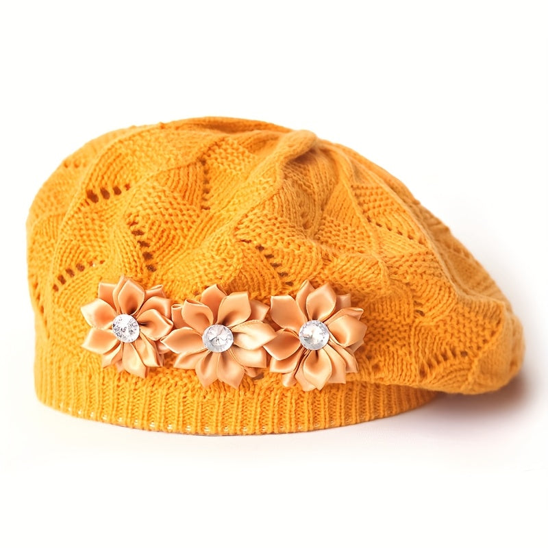 Damen-Strickbarett mit Blumenverzierung