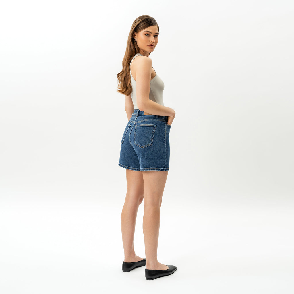 Pantalones cortos de mezclilla elástica para mujer