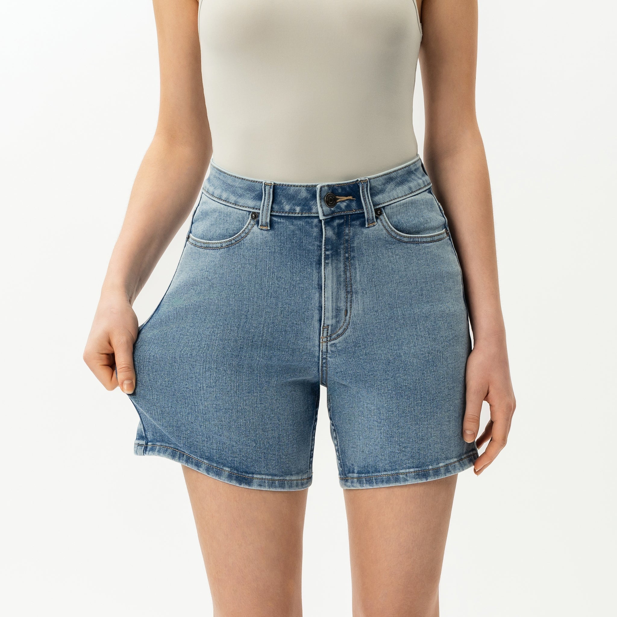 Pantalones cortos de mezclilla elástica para mujer