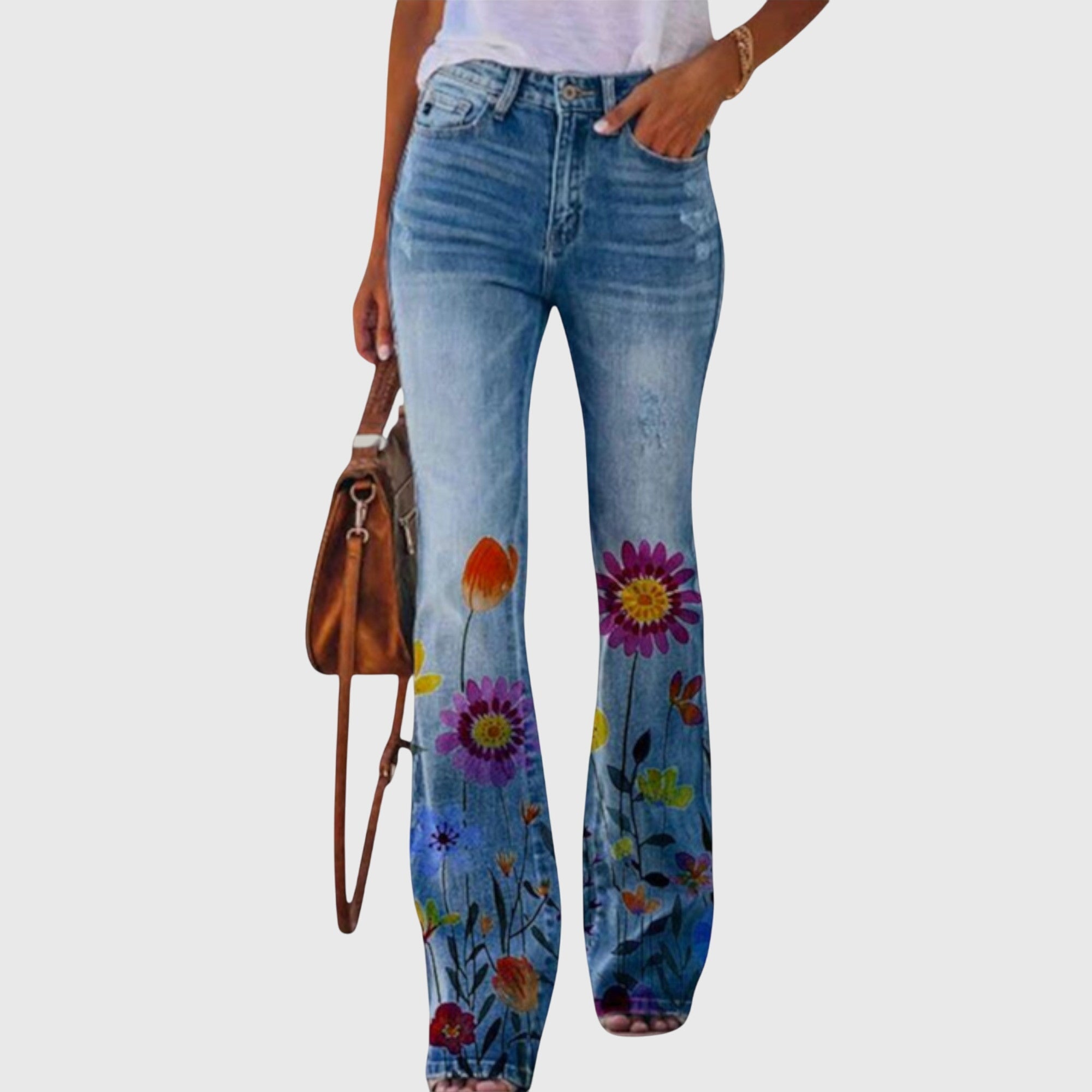 Damejeans med blomsterprint og vidde