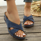 Bequeme Keilsandalen für Damen mit gekreuzten Riemen
