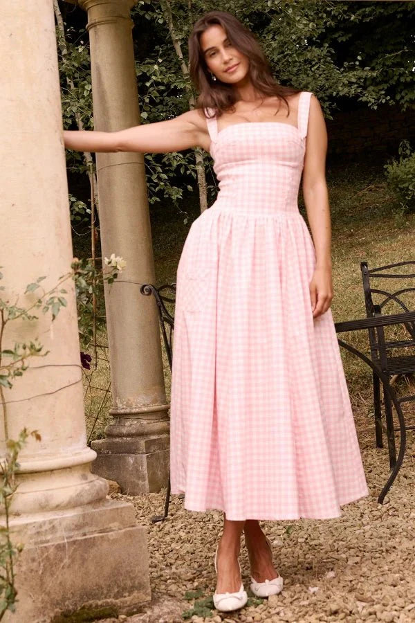 Elegantes Gingham Midikleid mit strukturiertem Oberteil und fließendem Rock