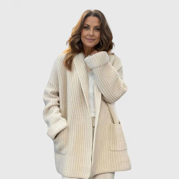 Cappotto lungo strutturato da donna aperto sul davanti