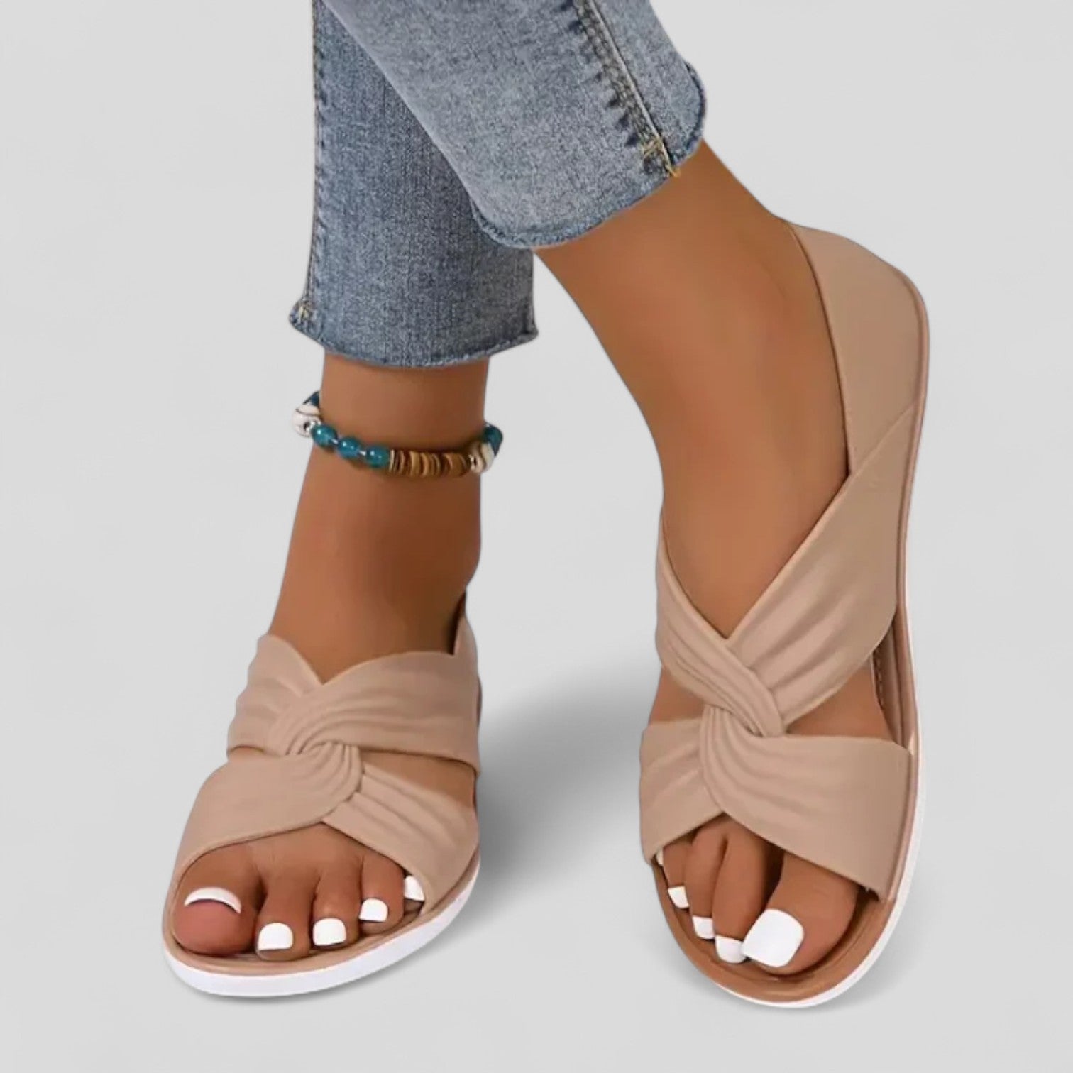 Bequeme Damensandalen mit gedrehten Riemen