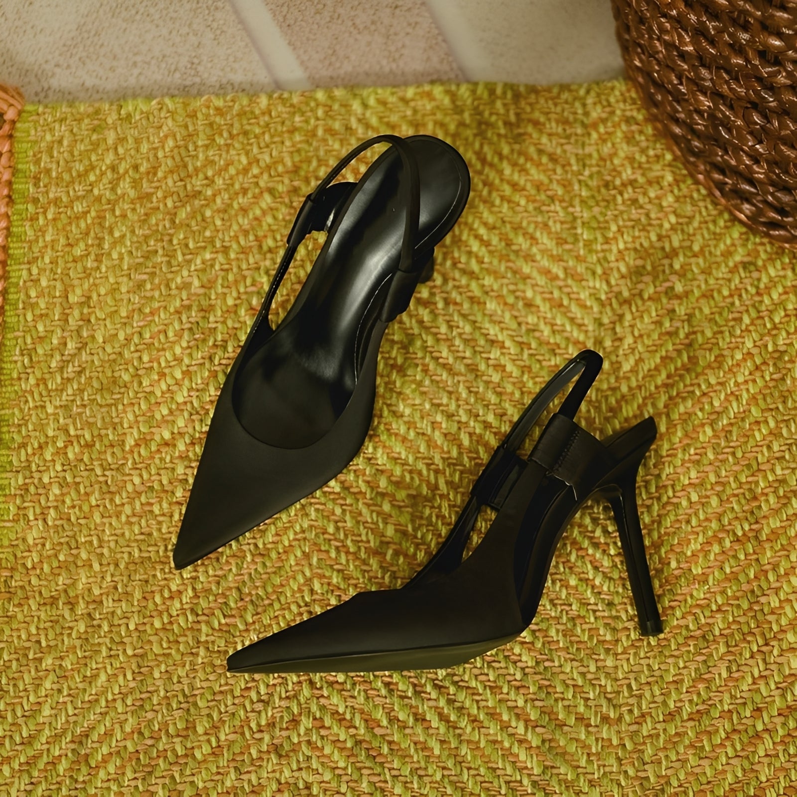 Escarpins à talons aiguilles à bride arrière et bout pointu pour femme