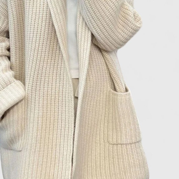 Cappotto lungo strutturato da donna aperto sul davanti