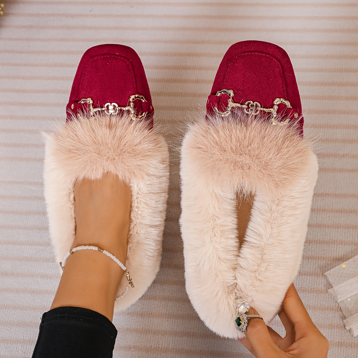Mules chaussons pour femme bordés de fausse fourrure