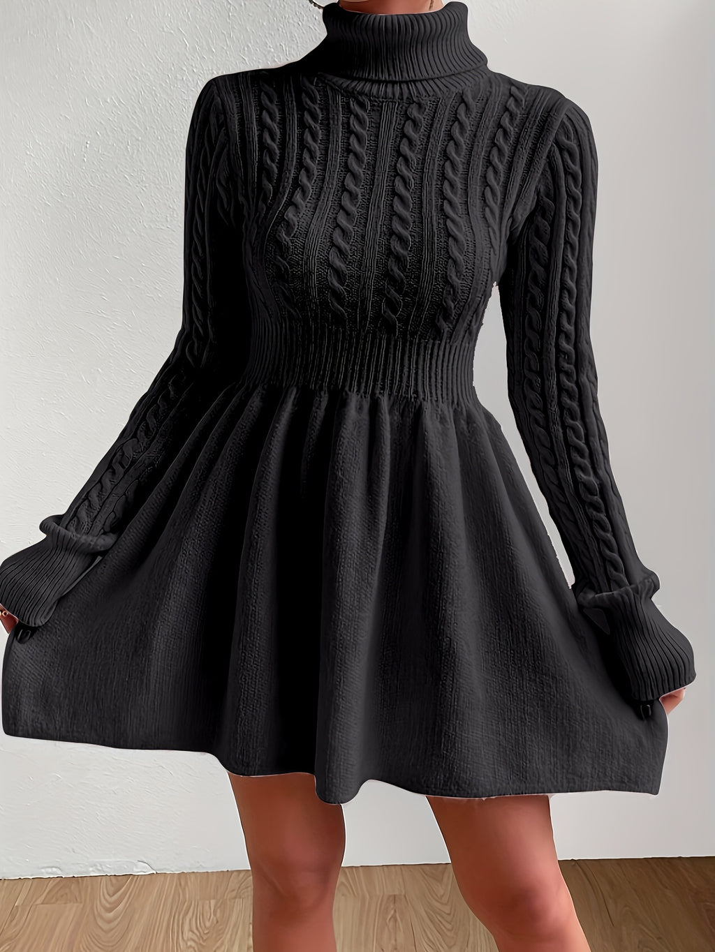 Damenkleid mit Zopfmuster, Rollkragen sowie figurbetontem Oberteil und ausgestelltem Rock