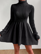Damenkleid mit Zopfmuster, Rollkragen sowie figurbetontem Oberteil und ausgestelltem Rock