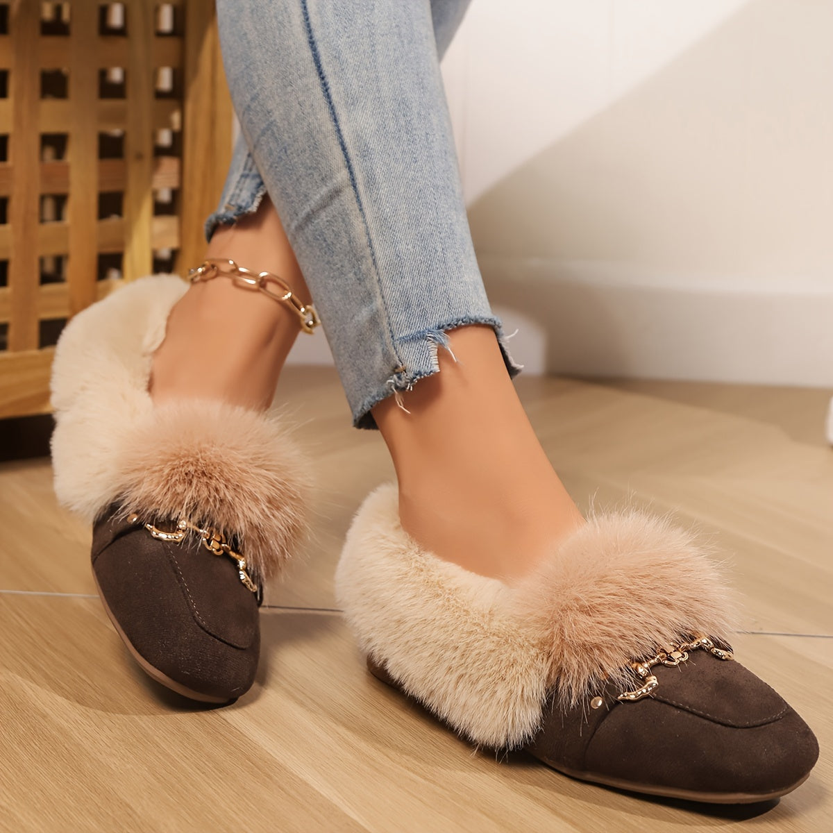 Mules chaussons pour femme bordés de fausse fourrure