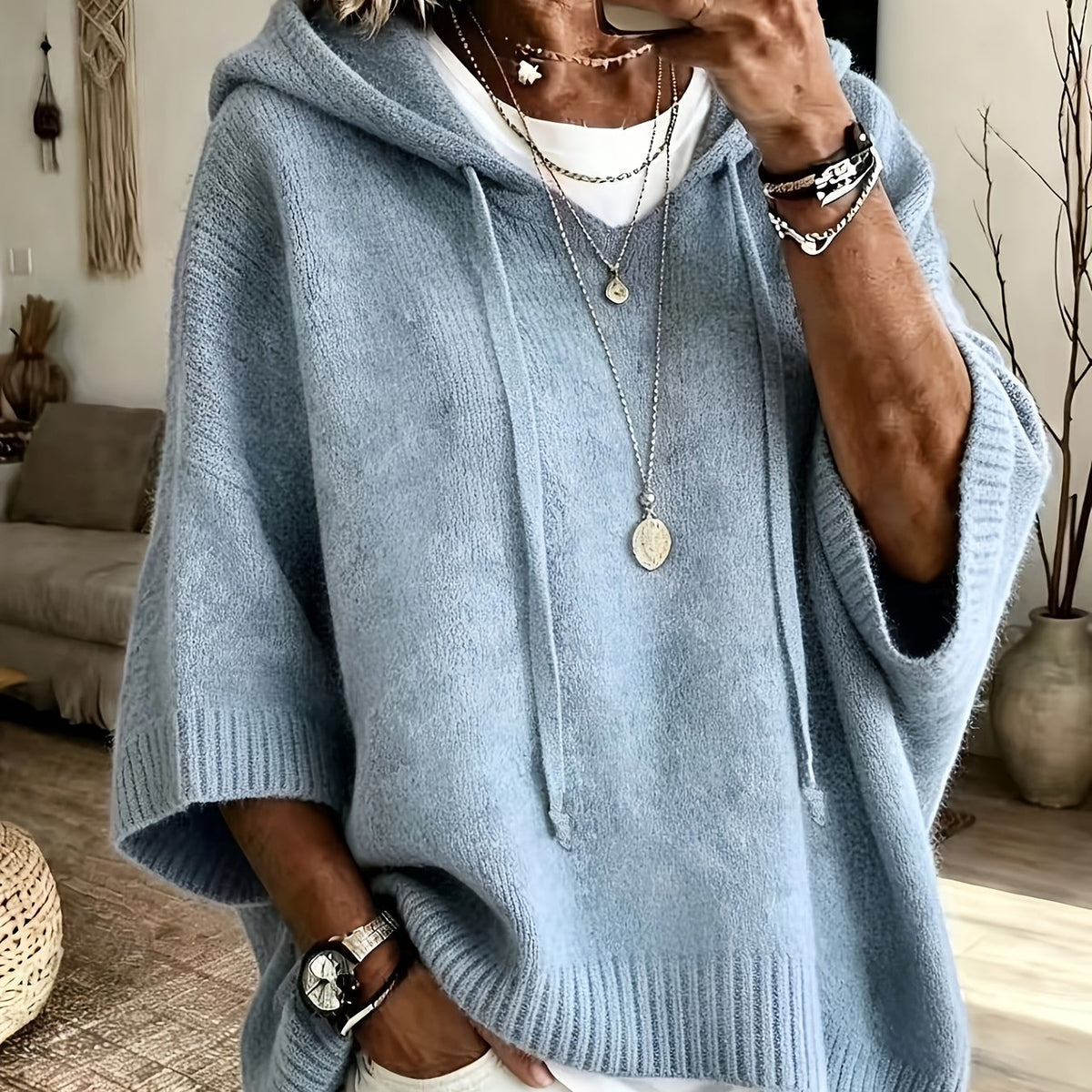 Poncho tricoté oversize à capuche pour femmes