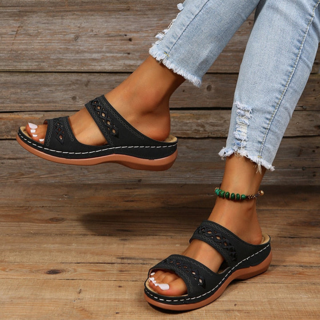 Damen Slip-On Sandalen mit Cut-Out Riemen und stützender Sohle