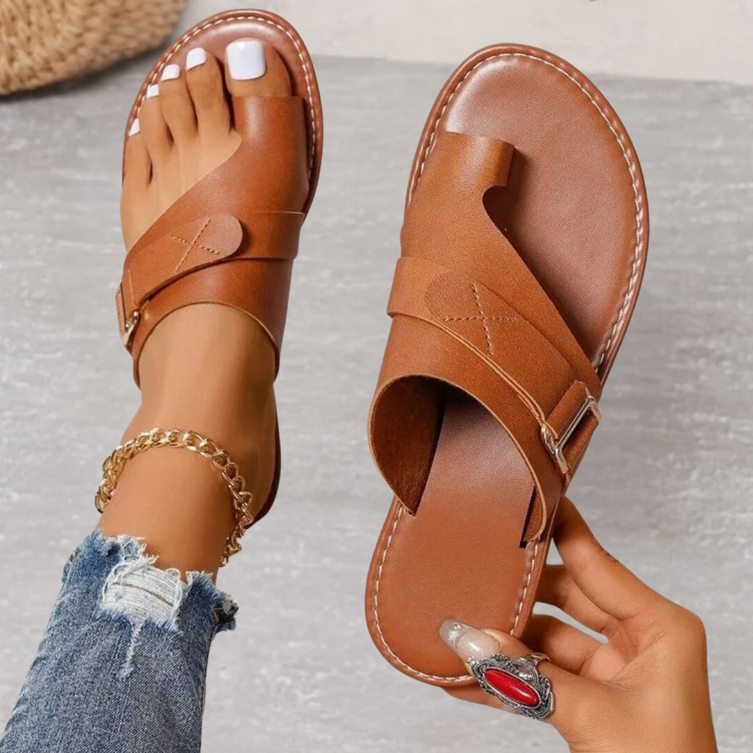 Women’s Toe Loop Buckle Flat Sandals