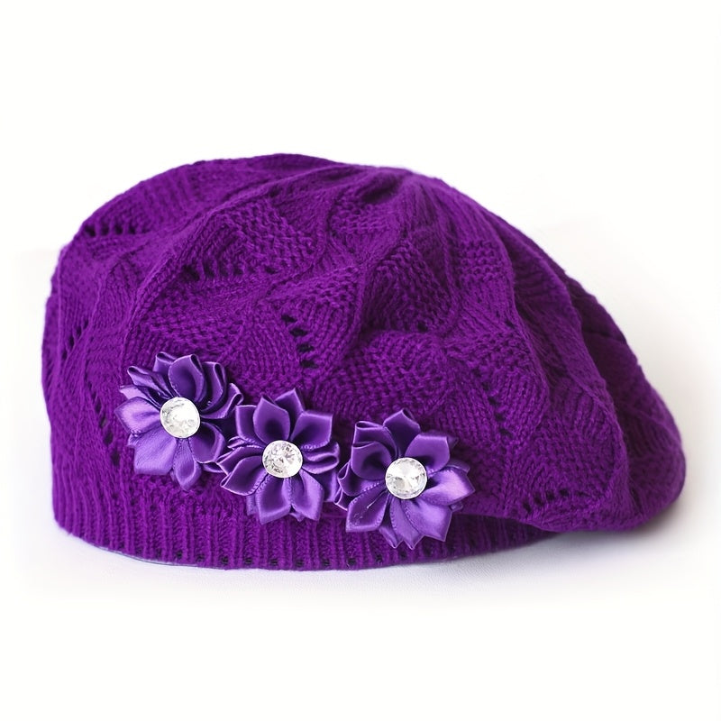 Damen-Strickbarett mit Blumenverzierung