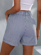 Gestreifte Damen-Shorts mit hohem Bund und Paperbag-Optik sowie umgeschlagenem Saum für den Alltag