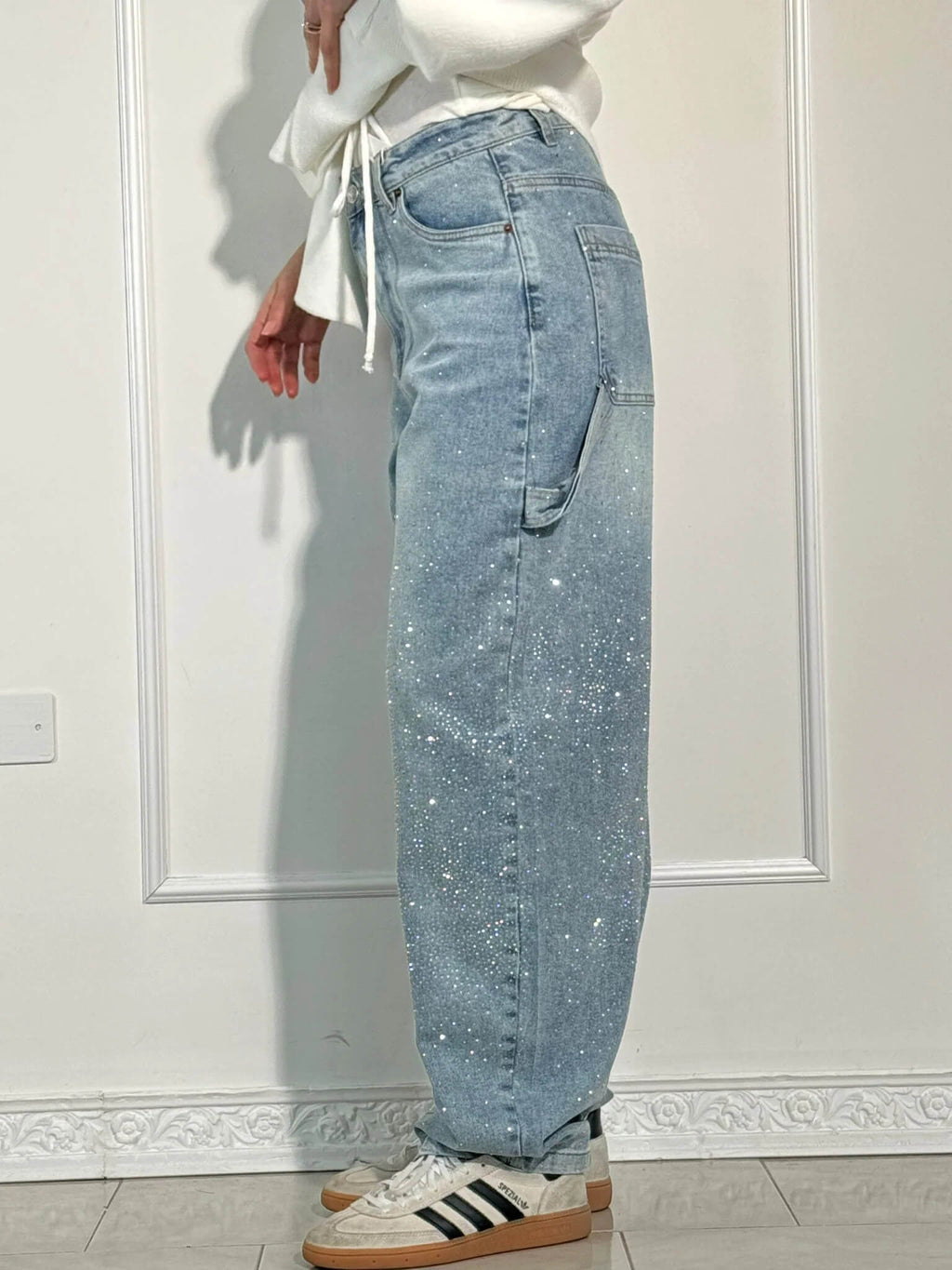 Damen-Jeans mit hohem Bund, geradem Bein und funkelnden Strasssteinen, komplett verziert