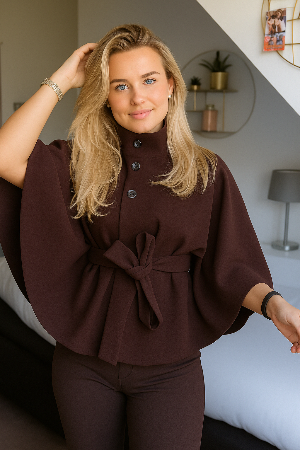 Damen-Cape-Mantel mit Gürtel und hohem Kragen