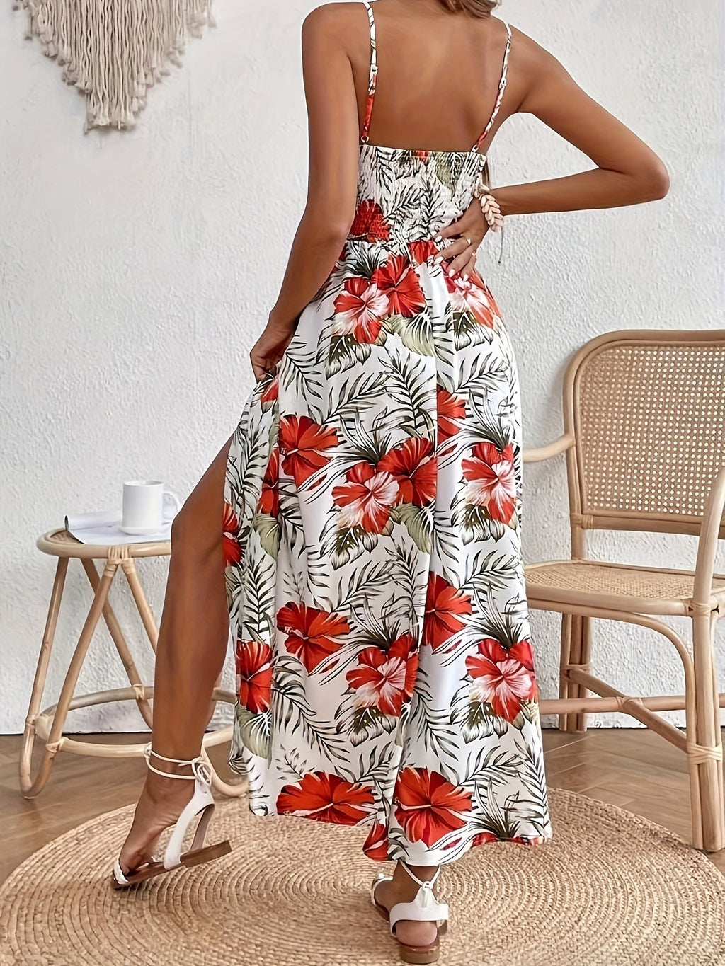 Abito lungo floreale da donna con intagli decorativi