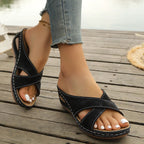 Bequeme Keilsandalen für Damen mit gekreuzten Riemen