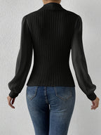 Damen-Rollkragenpullover aus Rippstrick mit kontrastierenden Ärmeln