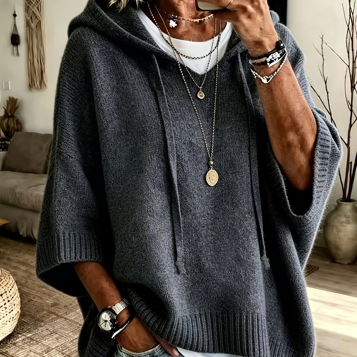 Poncho tricoté oversize à capuche pour femmes