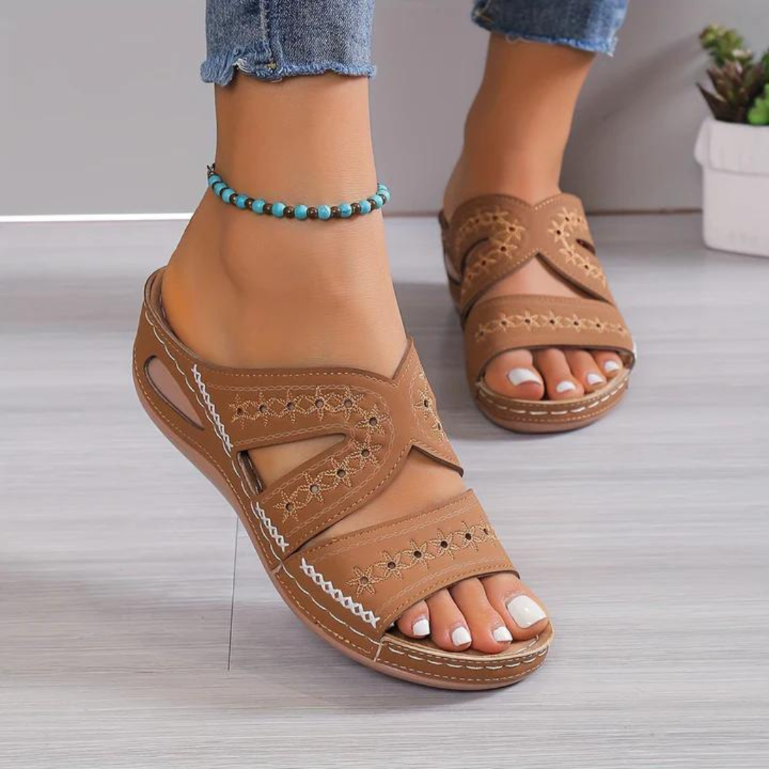 Bequeme Damensandalen für den Sommer mit Cut-Out-Riemendesign und gepolsterter Sohle