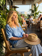 Completo da donna a due pezzi a righe con pantaloni a gamba larga