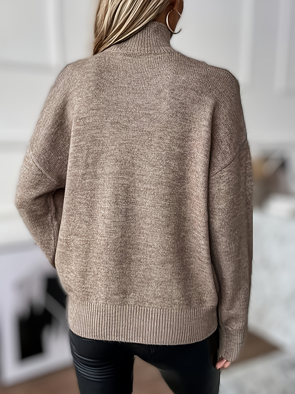 Damenpullover mit Rollkragen und offenen Schultern