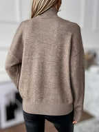 Damenpullover mit Rollkragen und offenen Schultern