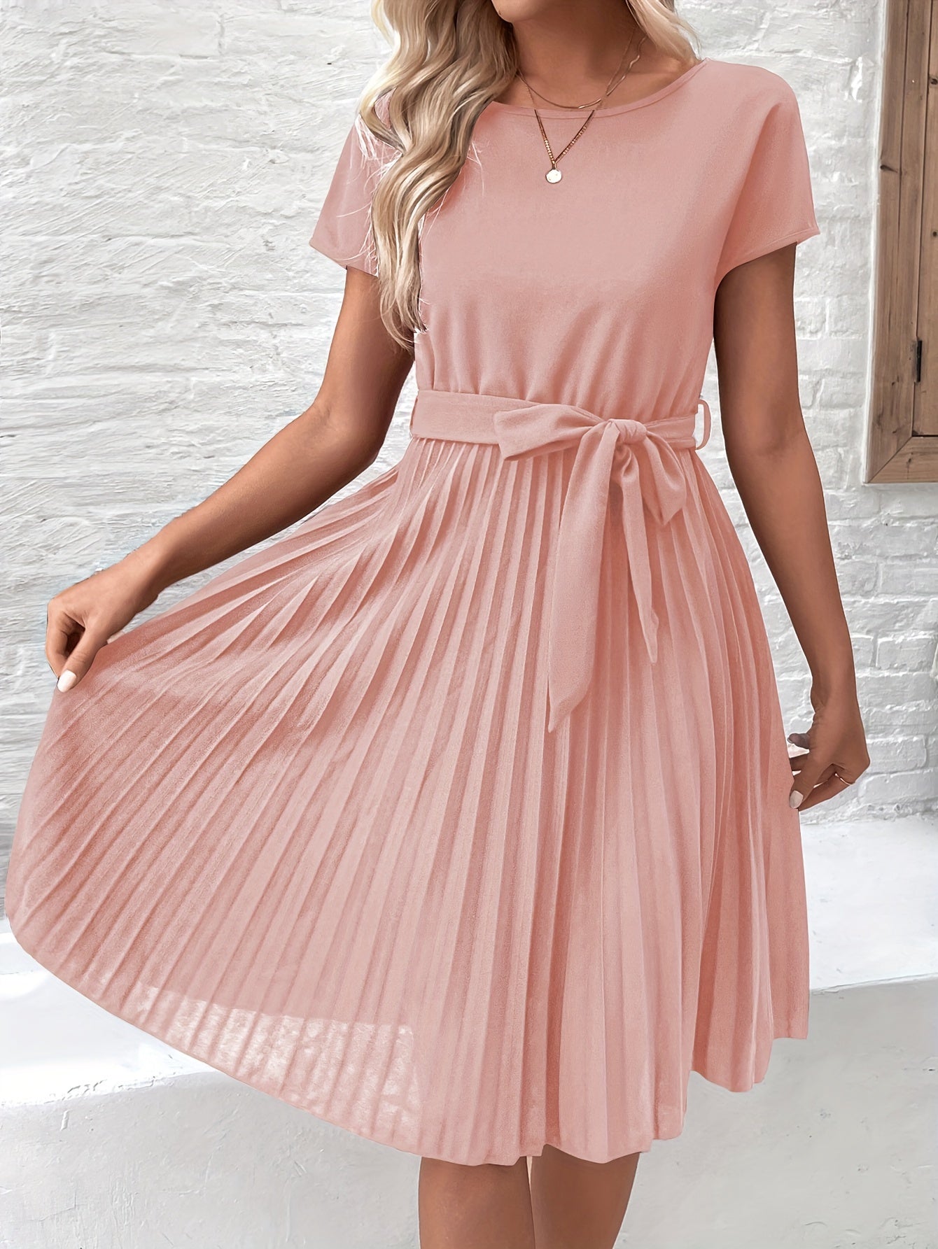 Robe midi plissée pour femme avec ceinture à nouer et manches courtes