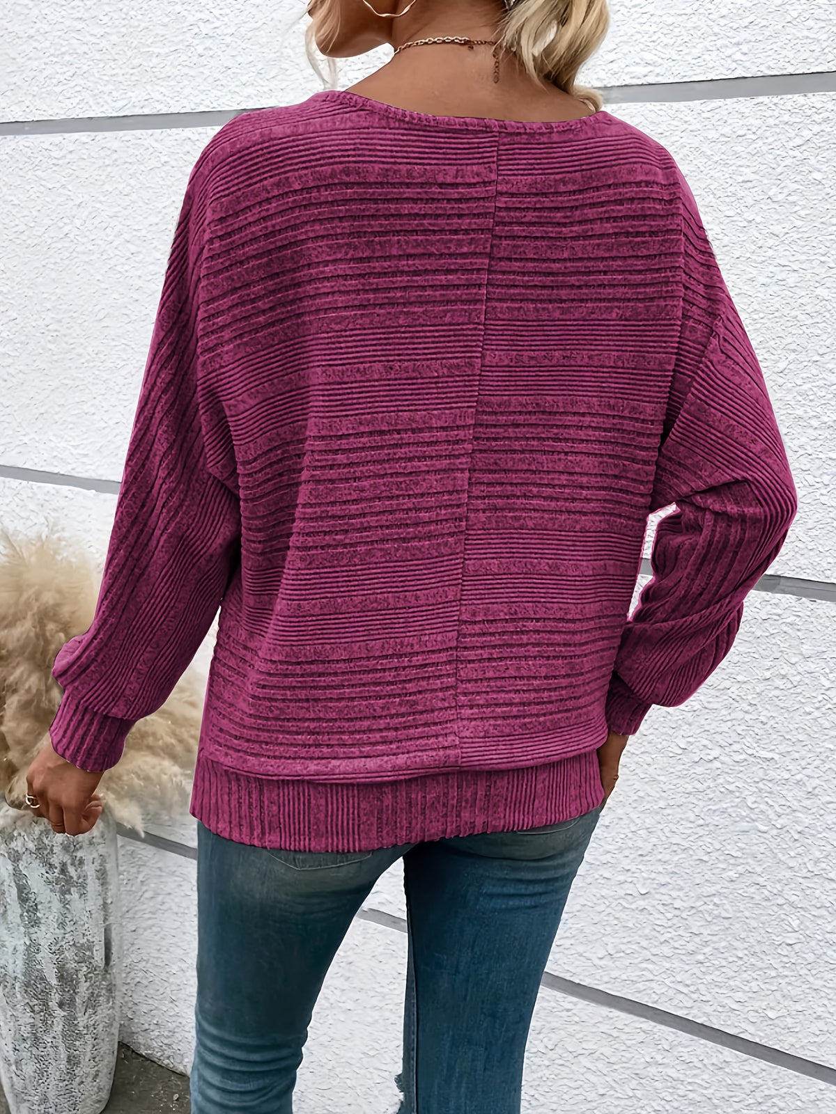Ribstrikket pullover til kvinder med kvart lynlås