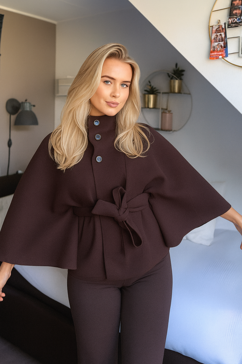 Damen-Cape-Mantel mit Gürtel und hohem Kragen