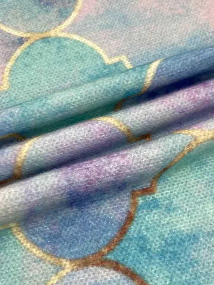 Damenpullover mit geometrischem Muster und Stehkragen